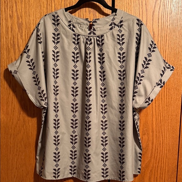 Sage Green Patterned Women's Top - Picture 1 of 6